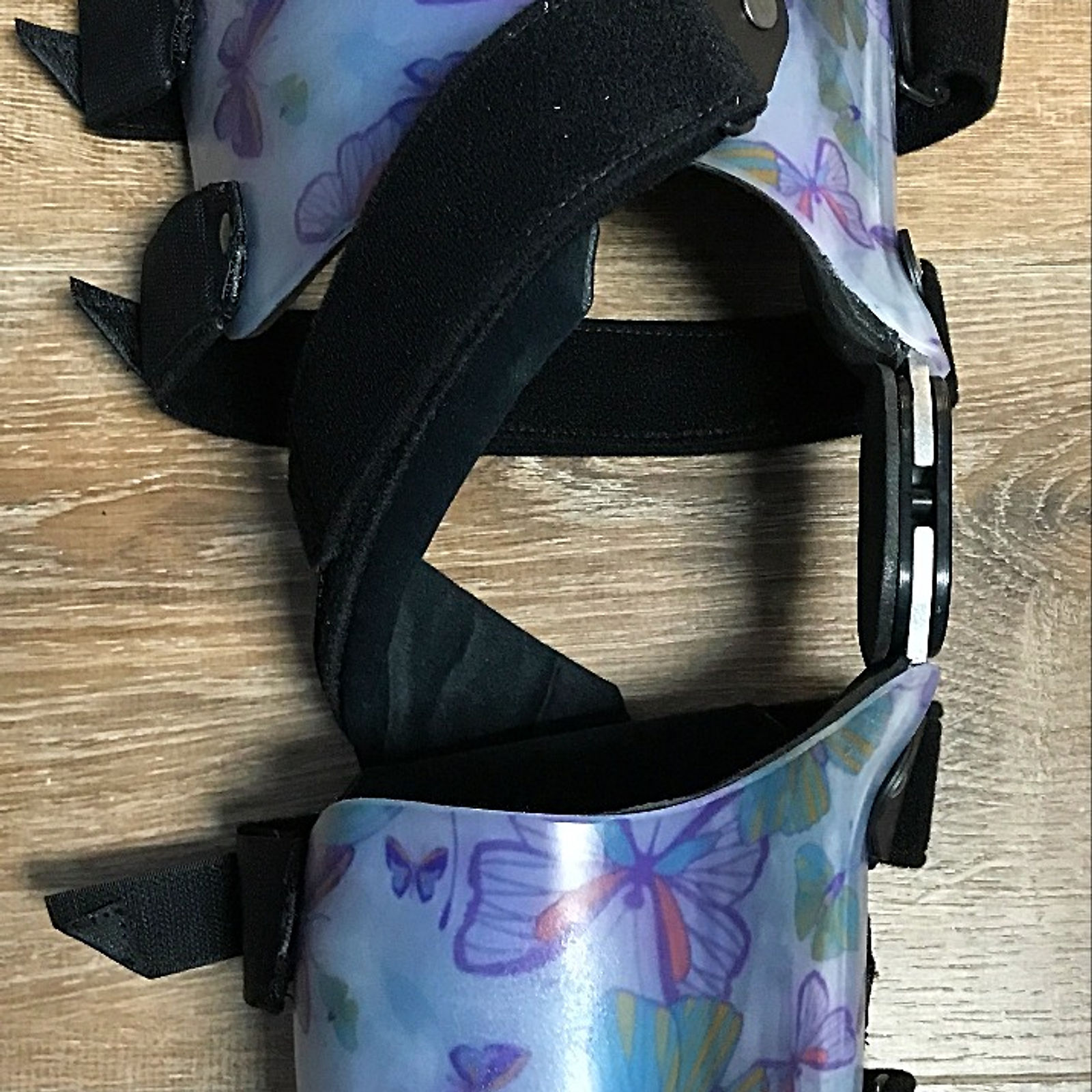 Knee orthosis (KO) with New Butterflies pattern