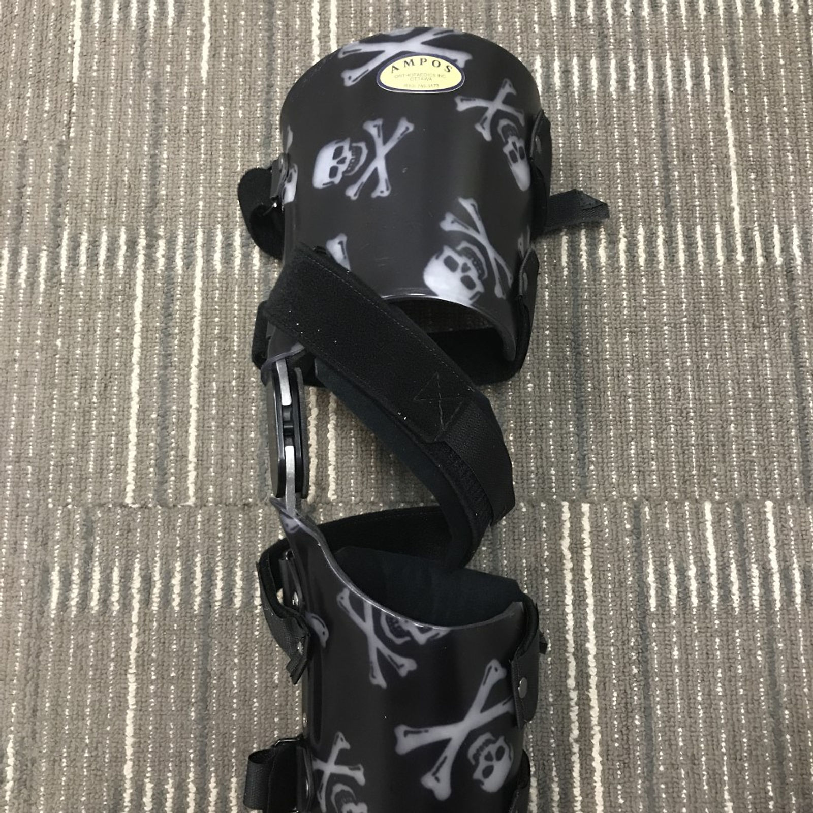 Skulls & Crossbones patterned Knee Orthosis for osteoarthritis